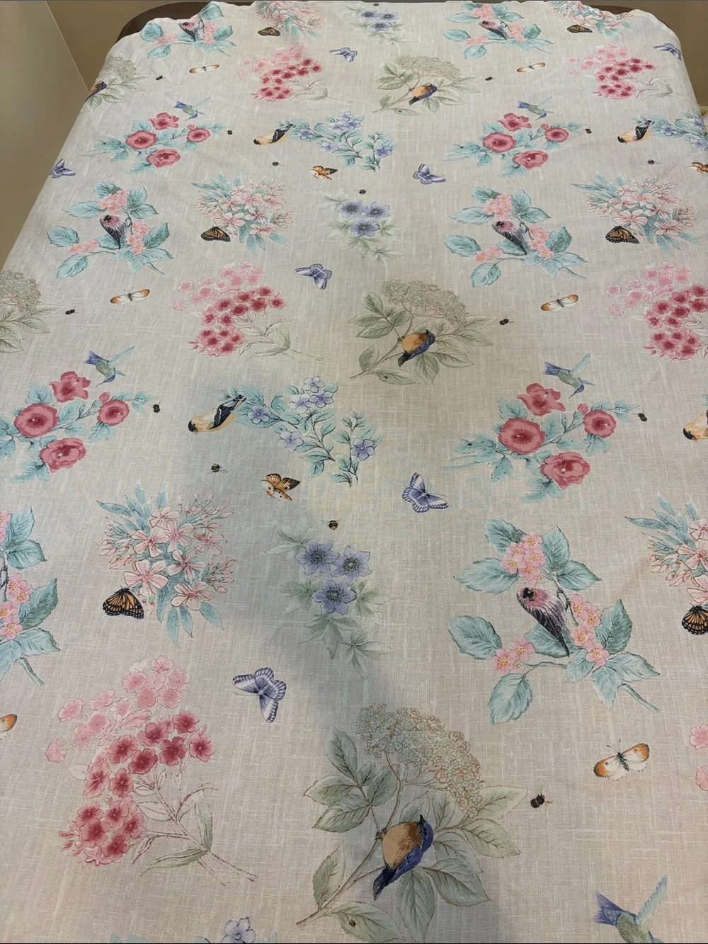 Round Floral Bird Tablecloth